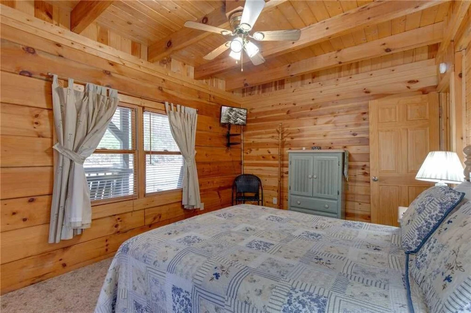 Bear View - Three Bedroom Cabin