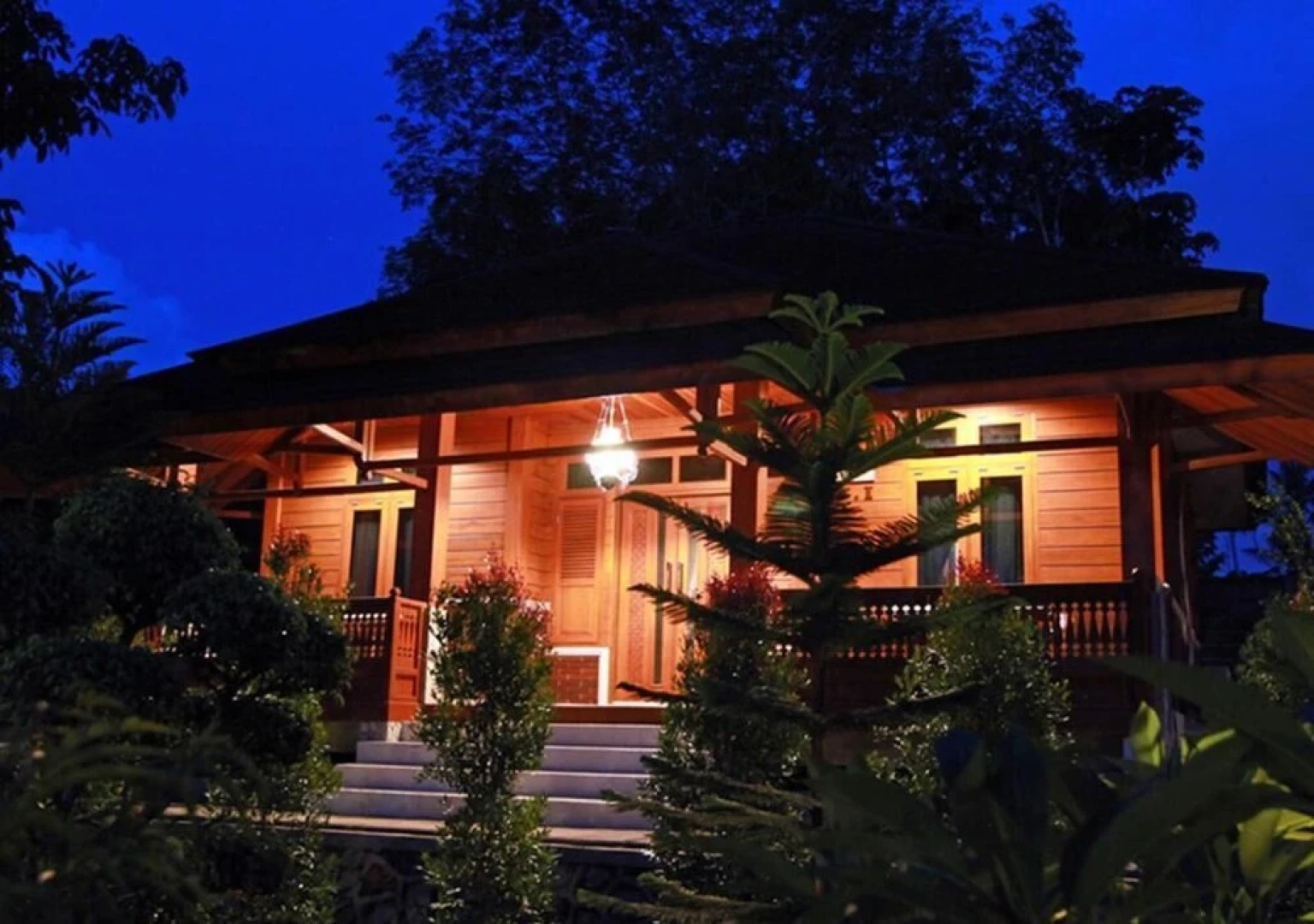 Green Tropical Village and Resort