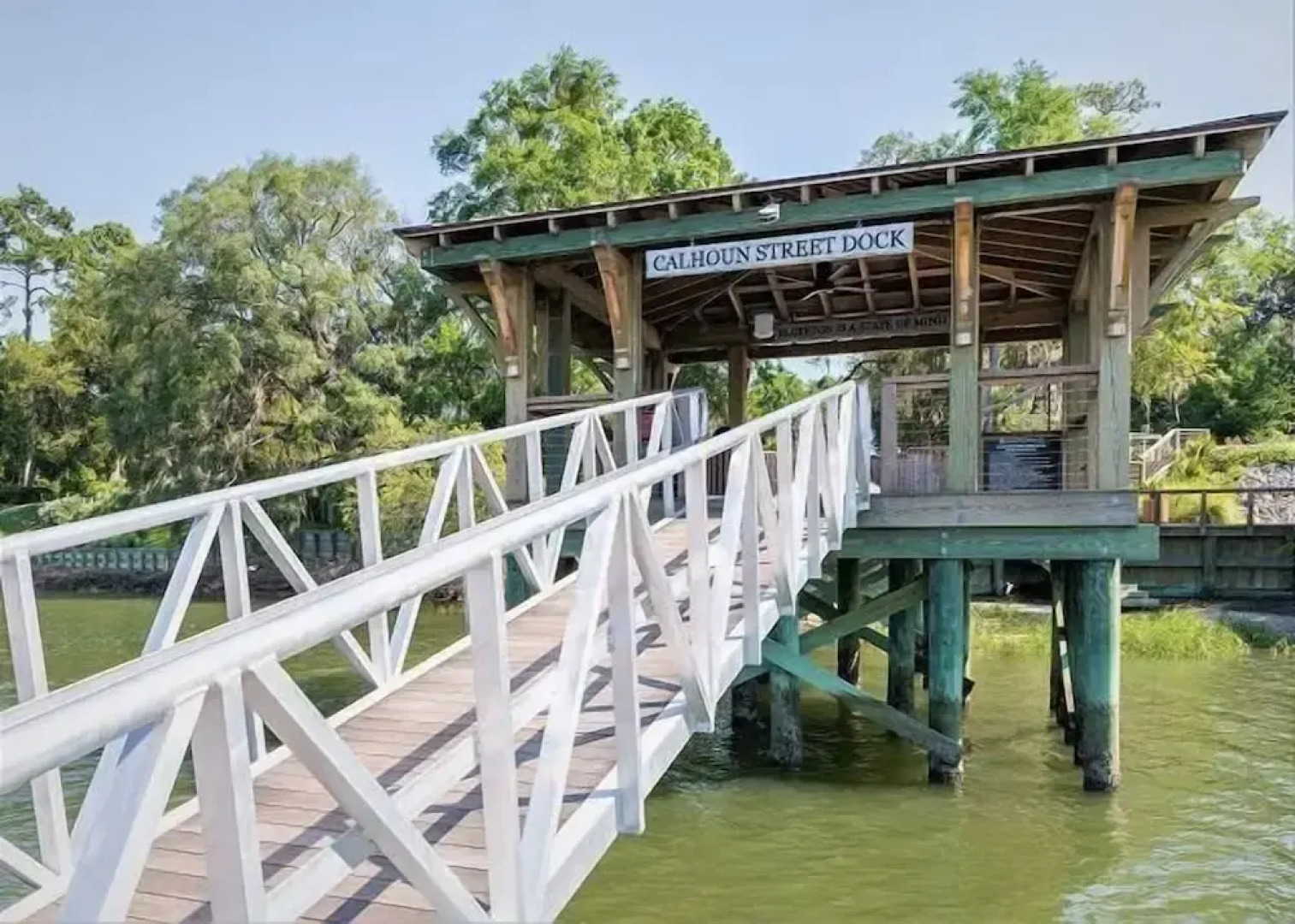 May River Breeze! 3-story Townhouse in Old Town's Promenade