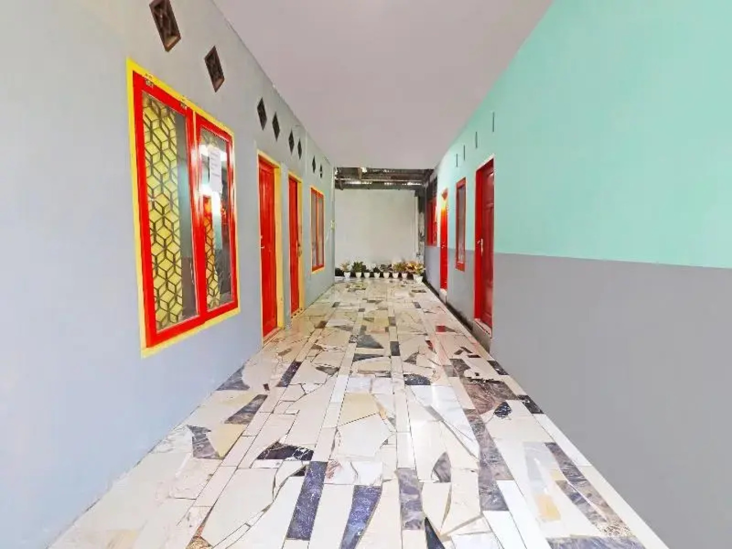 SPOT ON 91222 Kanjeng Mami Homestay Syaria