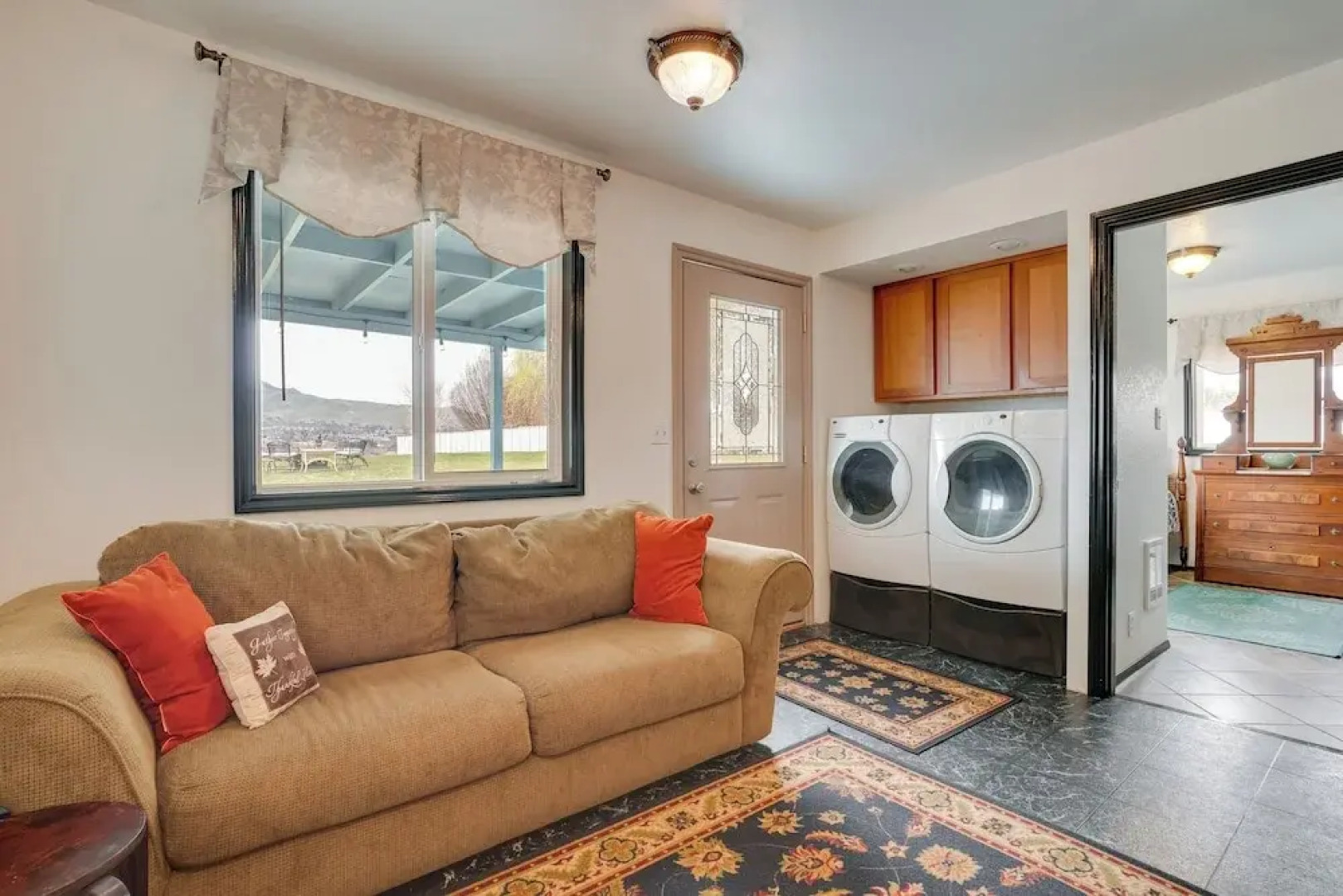 East Wenatchee Home w/ Yard & Hot Tub!