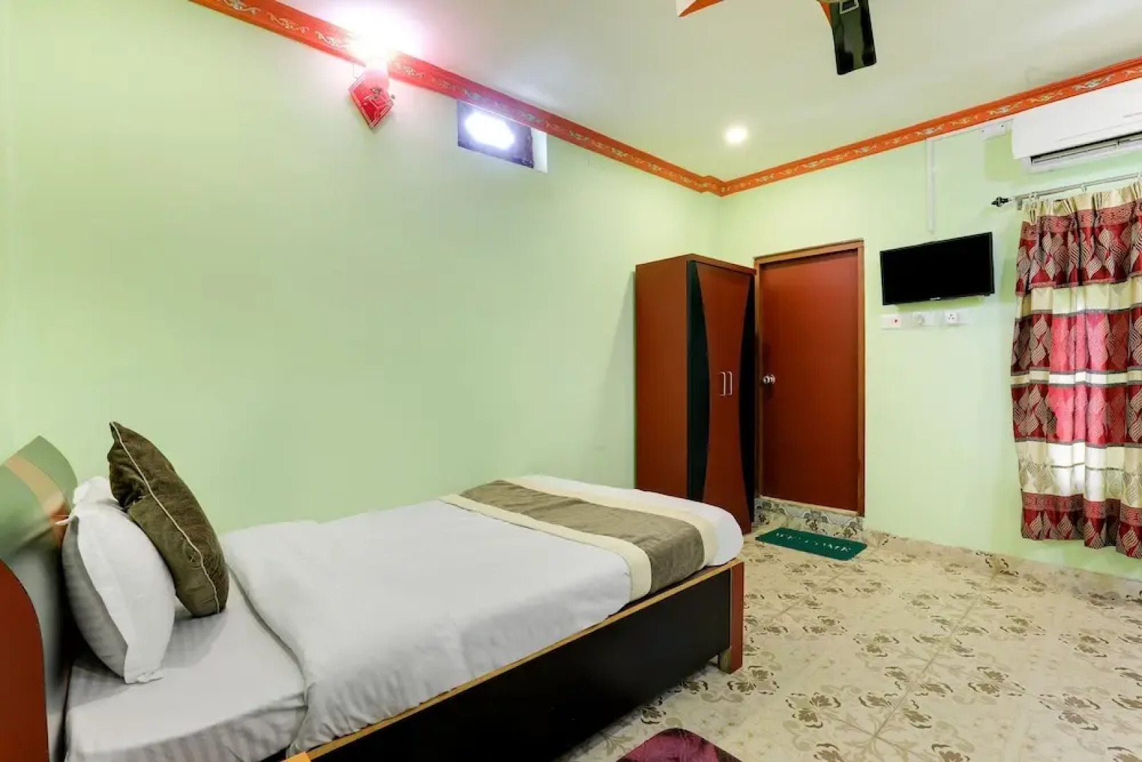 SPOT ON 545 Ghatal Hotel