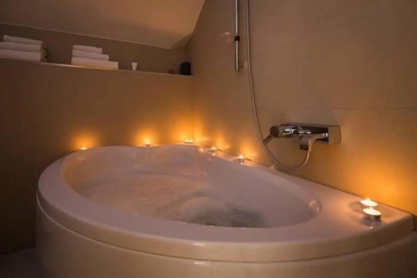 Laura Lux Suites