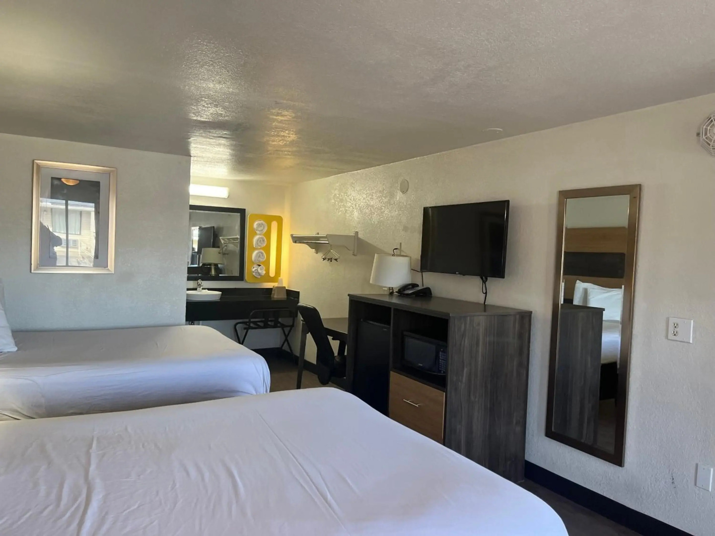 Motel 6 Cross Lanes, WV - Goff Mountain Rd