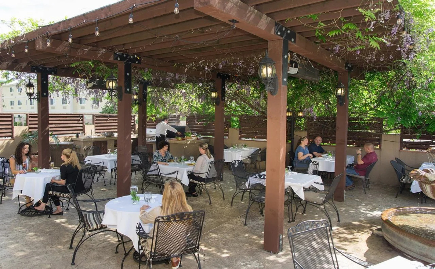 Rogue Regency Inn and Suites