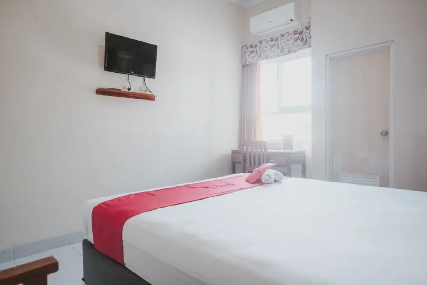 RedDoorz near Ambarukmo Yogyakarta