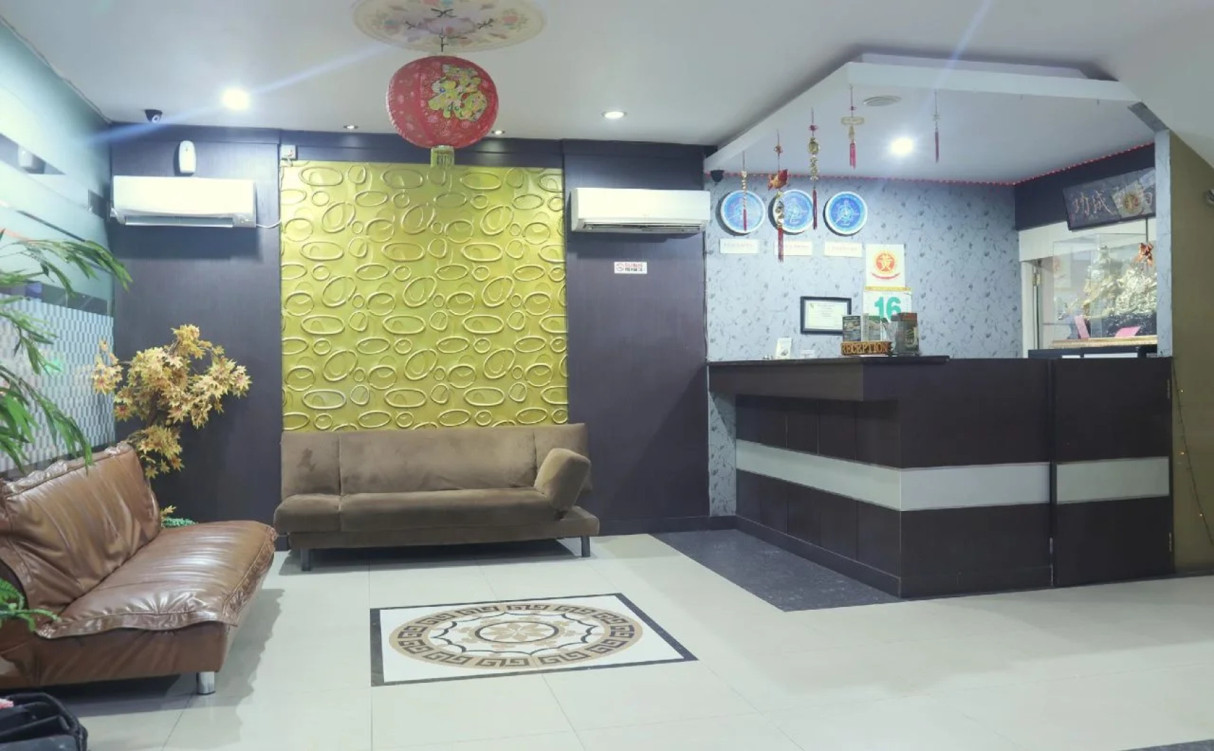 OYO 542 Majestiq Hotel