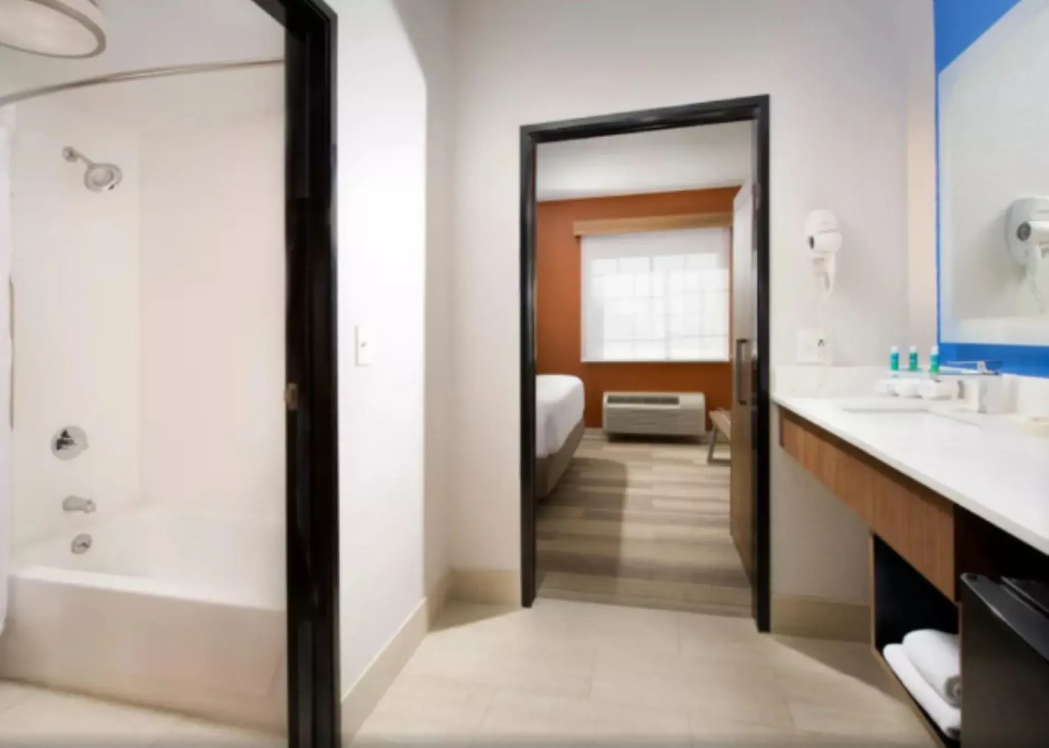 Holiday Inn Express & Suites San Antonio-Dtwn Market Area by IHG