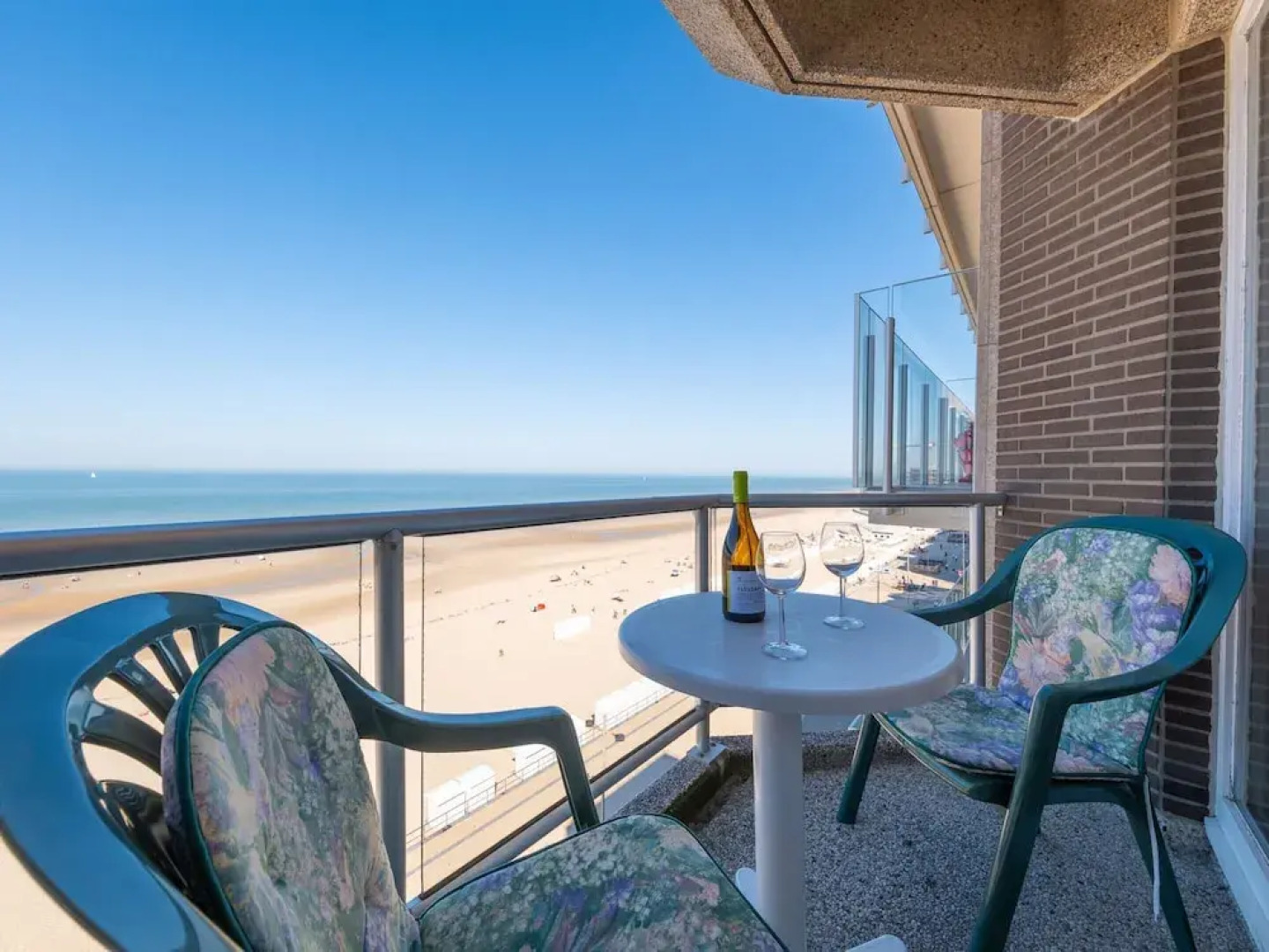 Bright Apartment With sea View