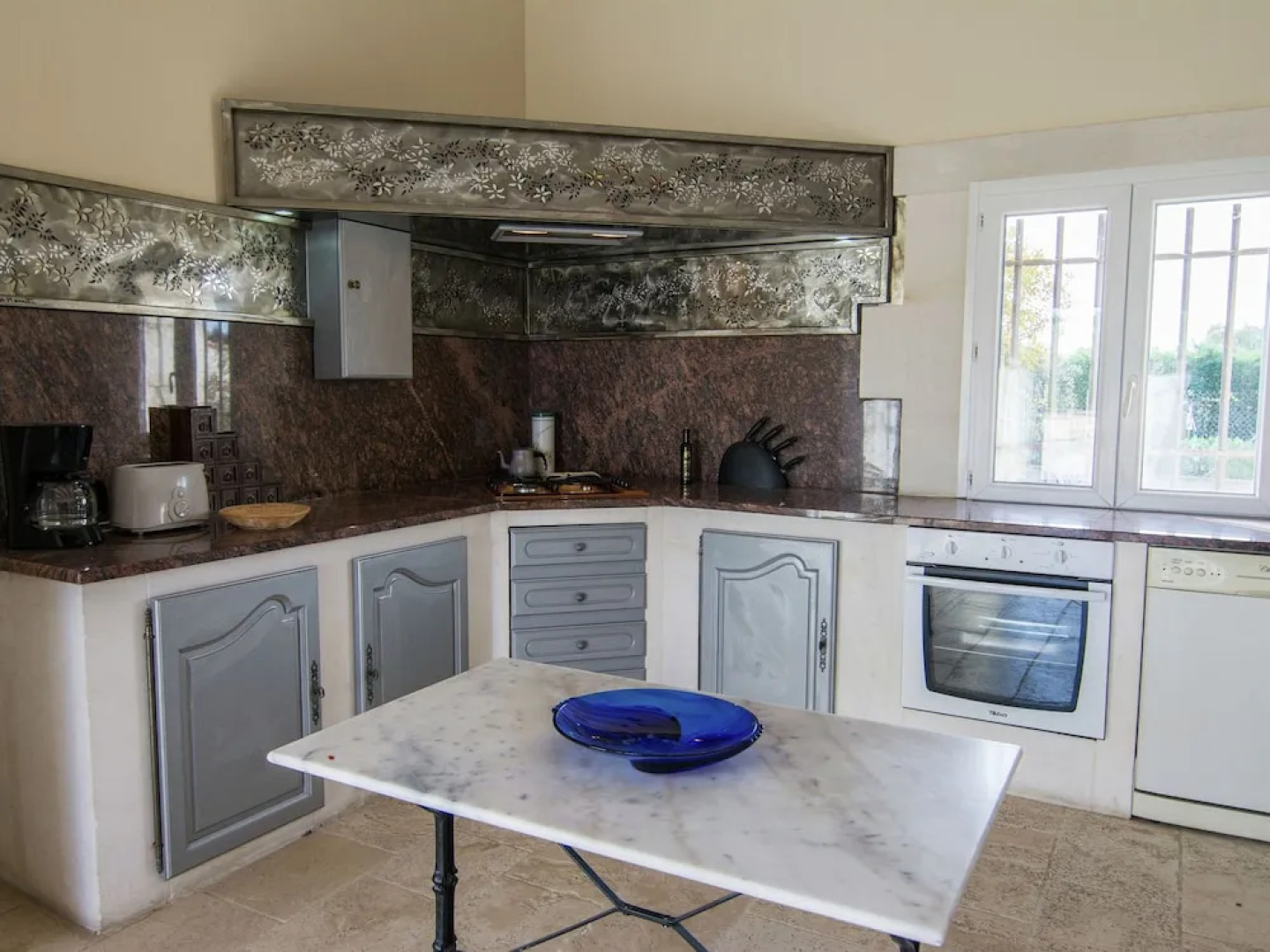 Welcoming Villa with Private Pool in Montfrin