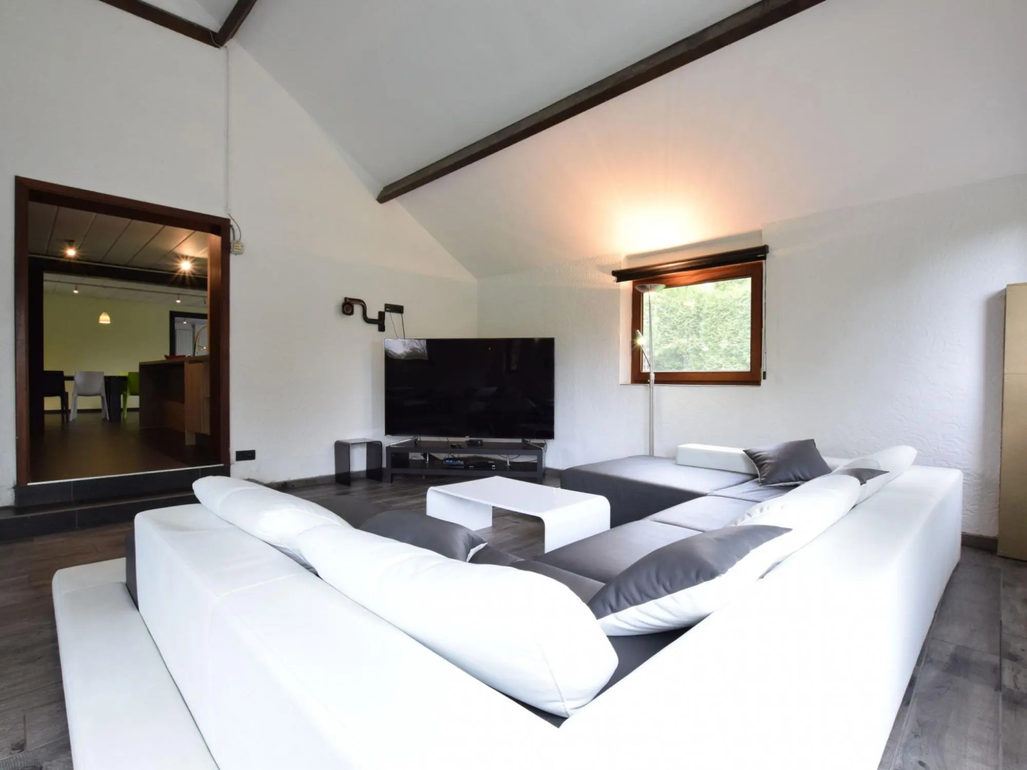 Spacious Holiday Home La Roche-en-Ardenne with Pool