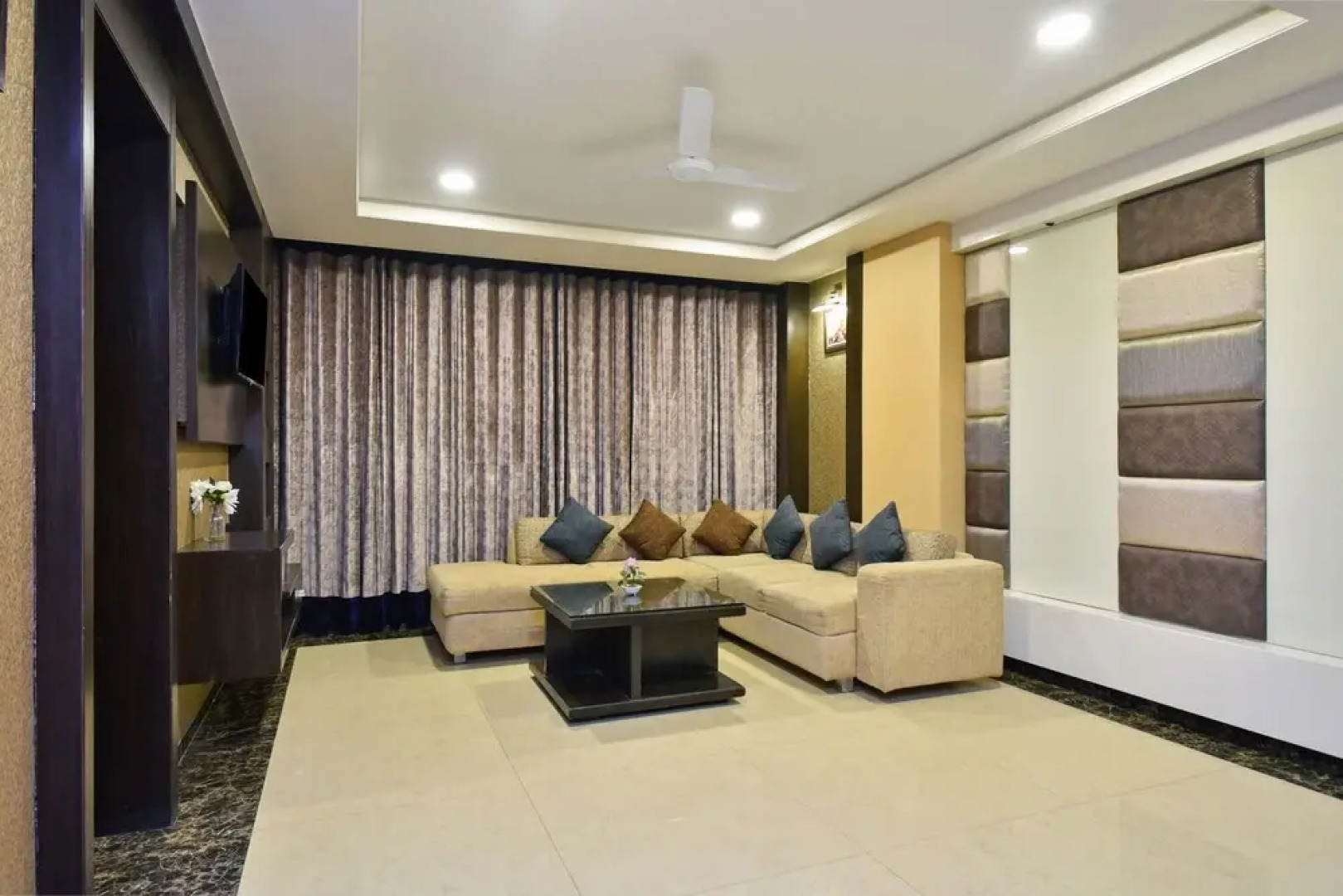 Capital O 31030 Crystal Park Kishangarh