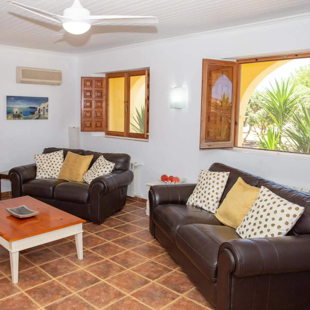 Casa Mari - fabulous semi-detached villa with swimming pool, tennis court and huge gardens