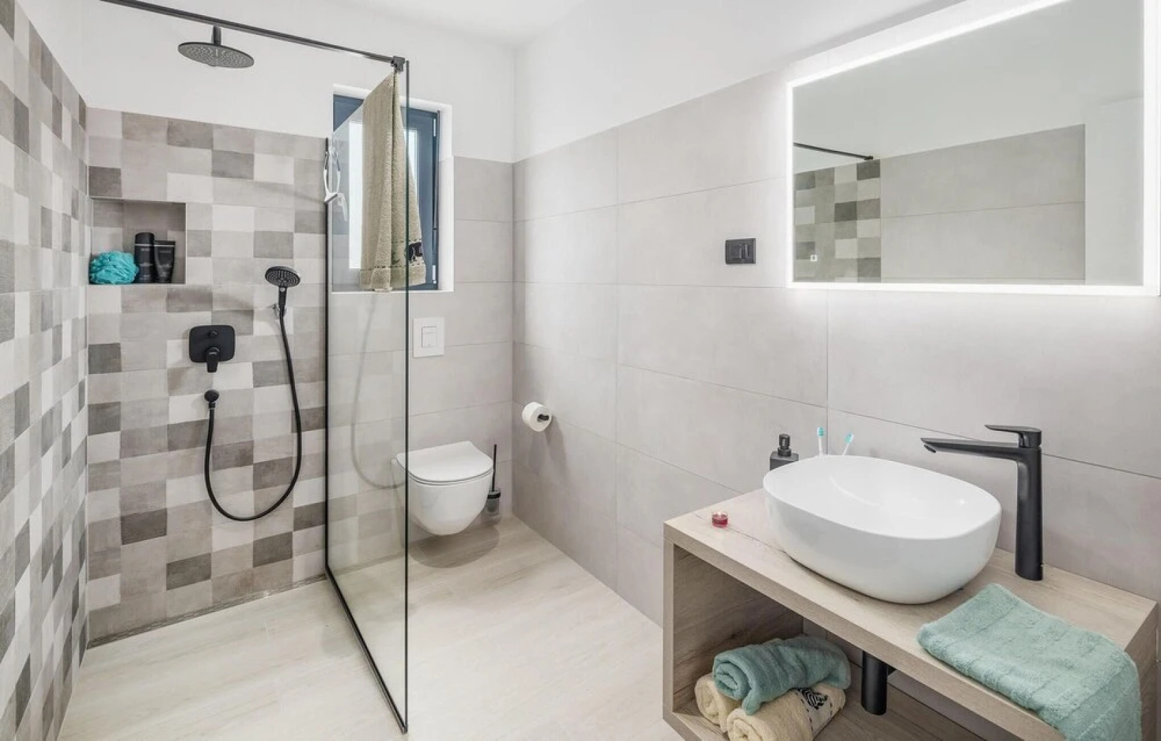 Beautiful Home in Rebici with Hot Tub, Sauna & 4 Bedrooms