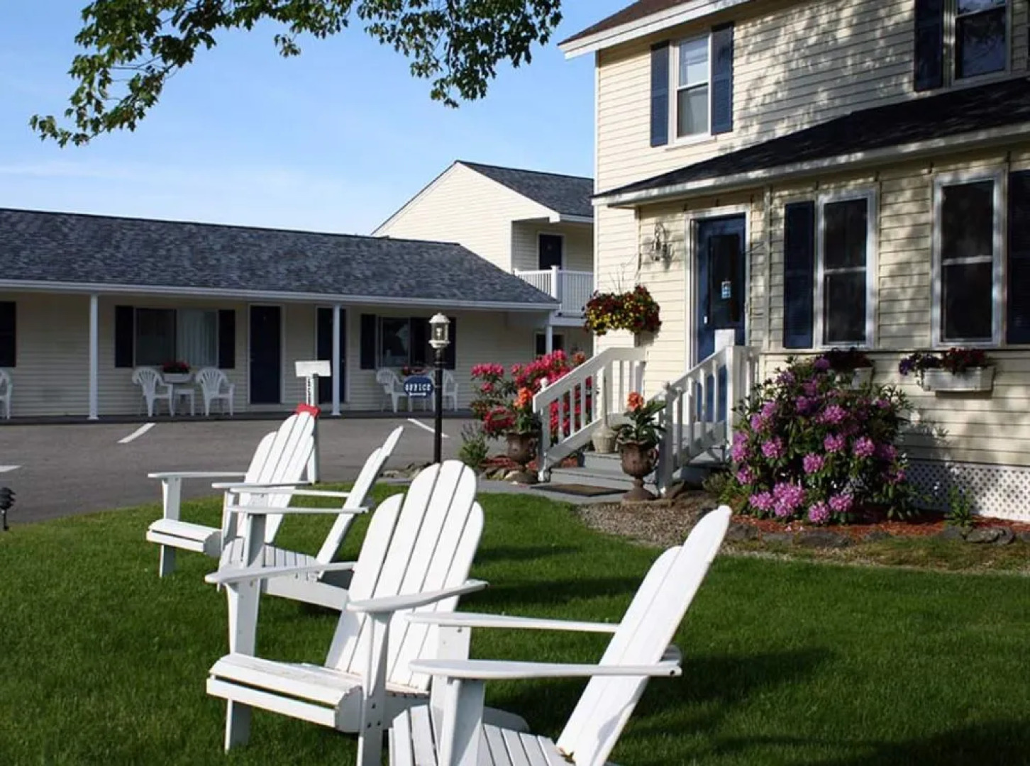 Footbridge Beach Motel