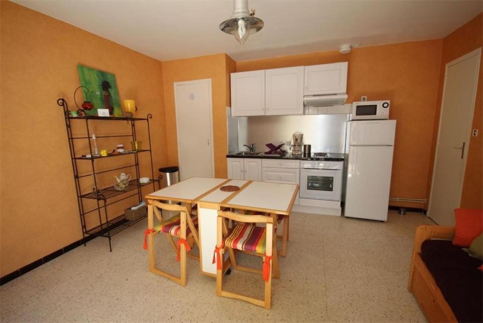 80m de la plage Appartement au rdc d'une maison 1 chambre 4 couchages cour LXRV9B