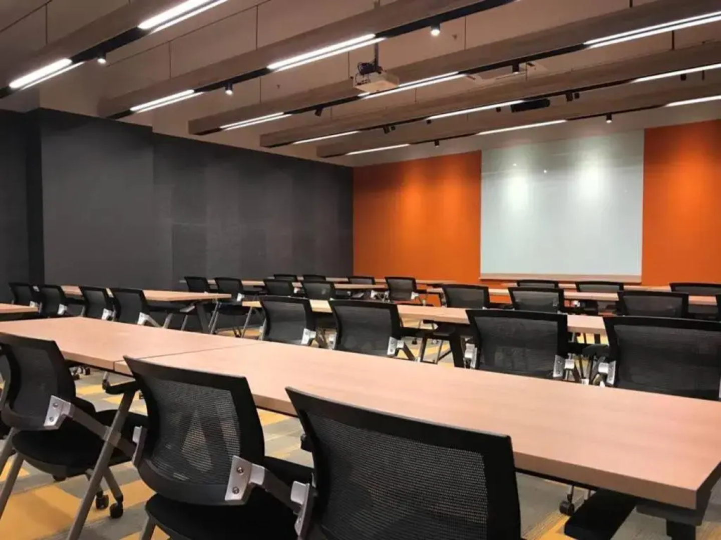 FOX Lite DPulze Cyberjaya