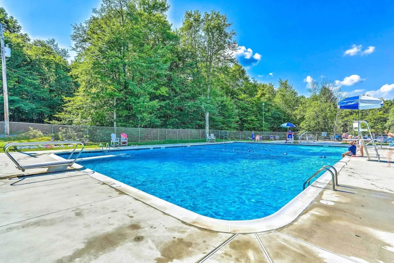 Pocono Lake Cabin w/ Hot Tub & Resort Amenities!