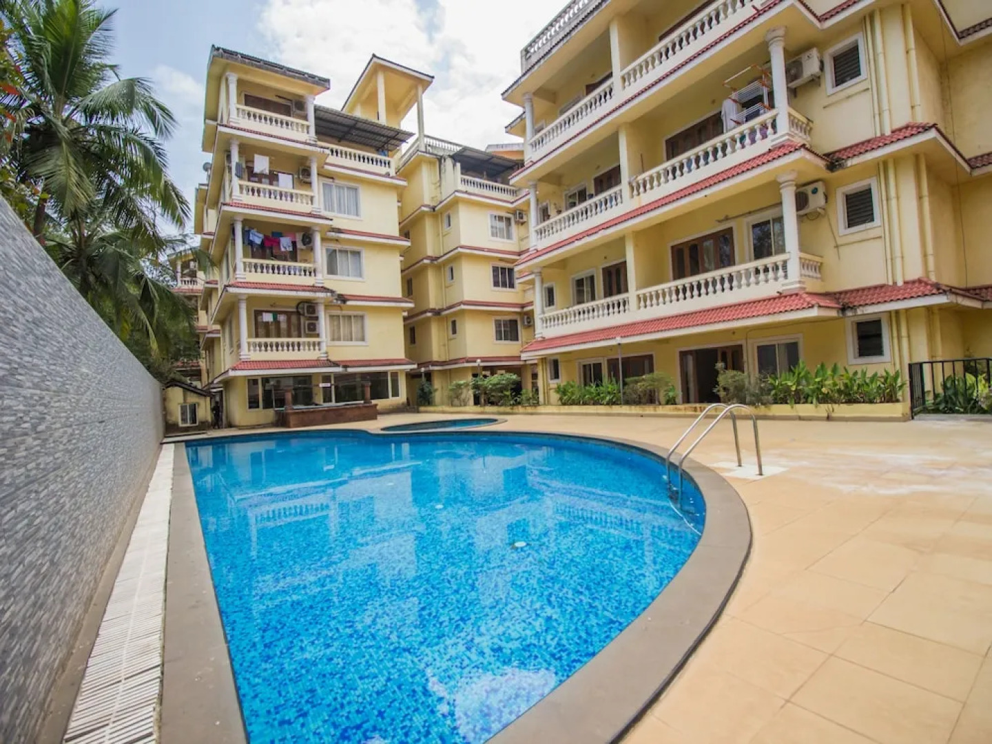OYO 12706 Home 1BHK Pool View Sangolda