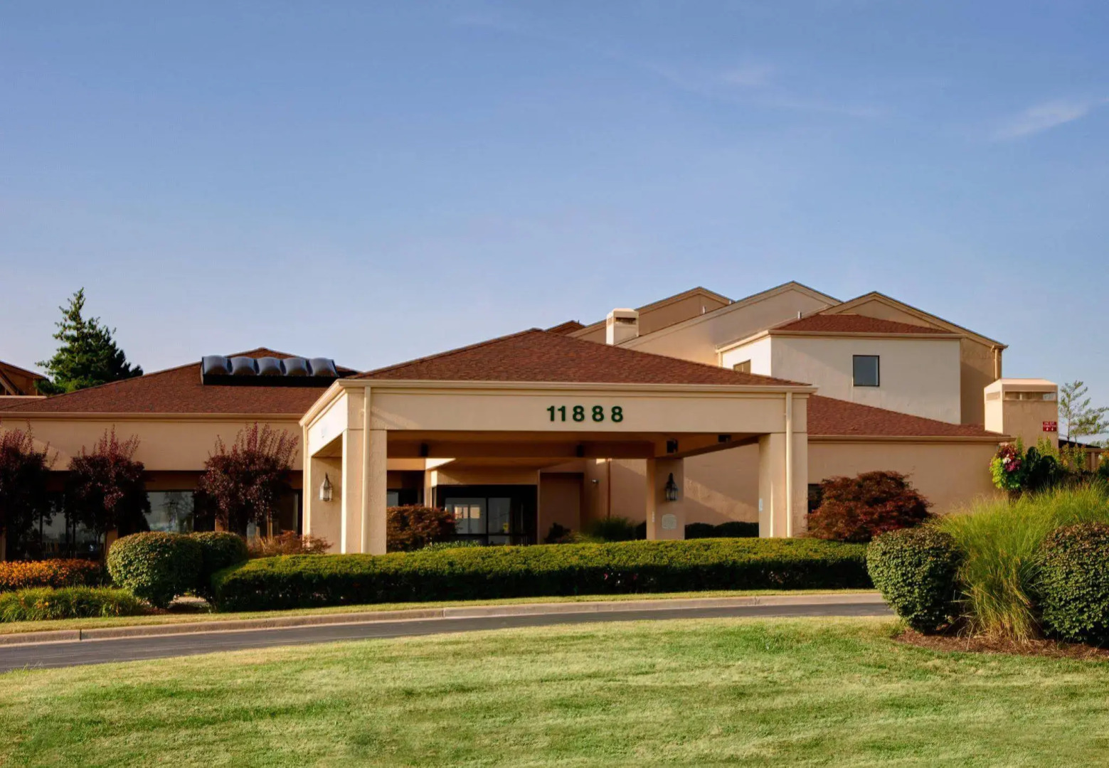 Courtyard by Marriott St Louis Westport Plaza