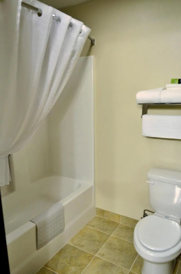 Cobblestone Inn & Suites - Holstein