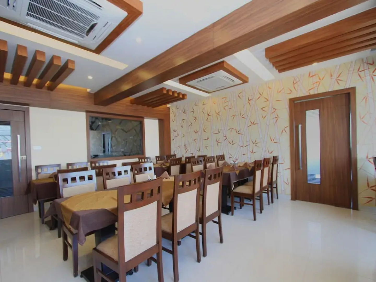 OYO 7039 Heramba Comforts