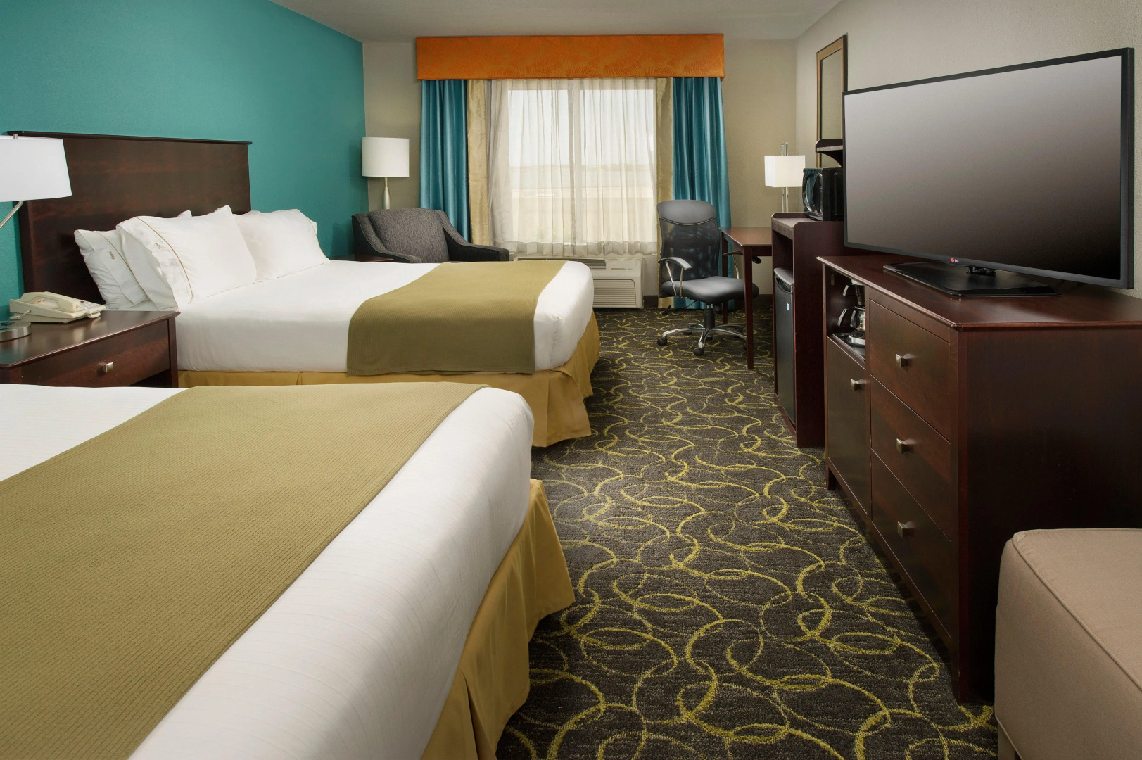 Holiday Inn Express & Suites DFW - Grapevine by IHG