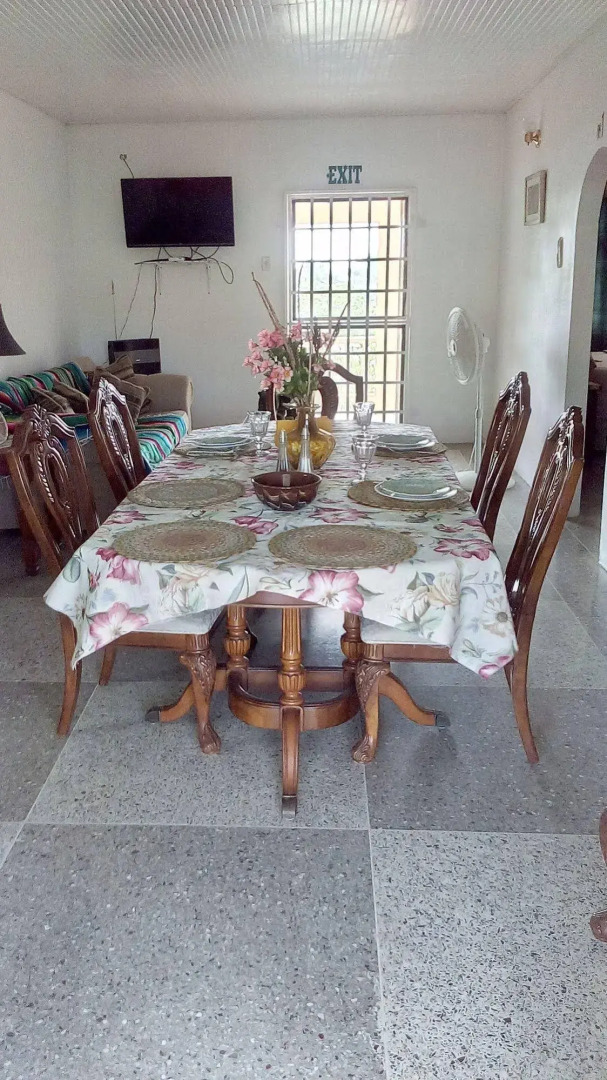 Len & Leona Holiday Hideout