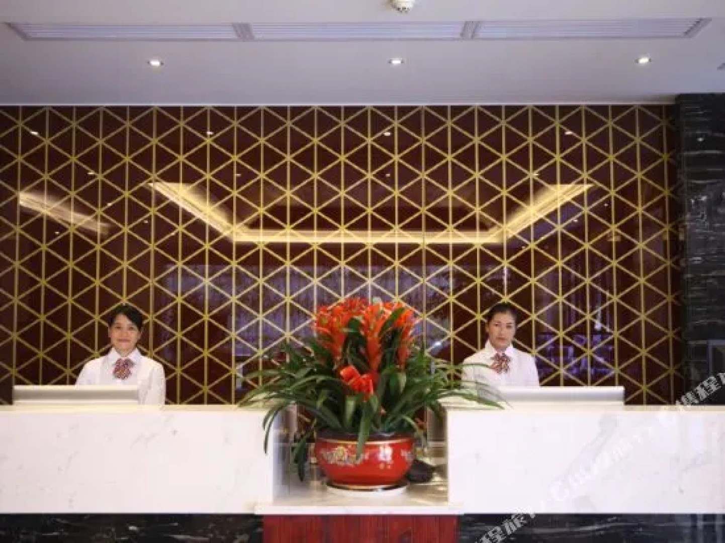 Longchuan Guanglong Business Hotel