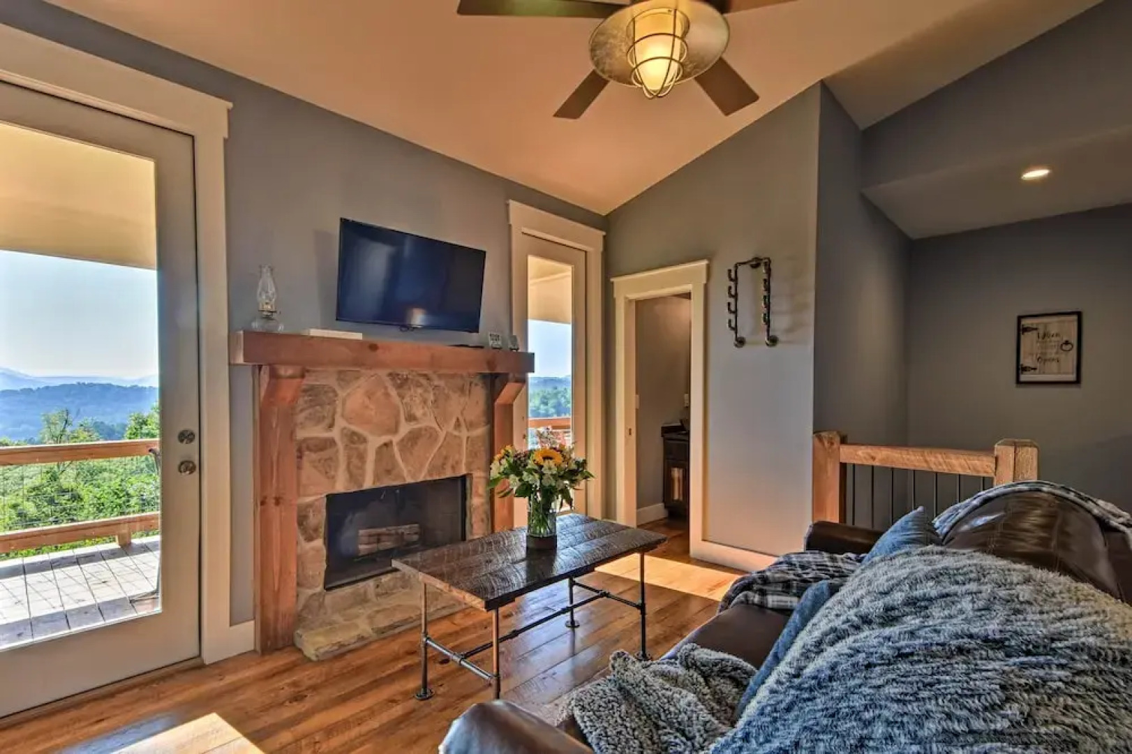 Hiawassee Home w/ Views < 1 Mi to Lake Chatuge