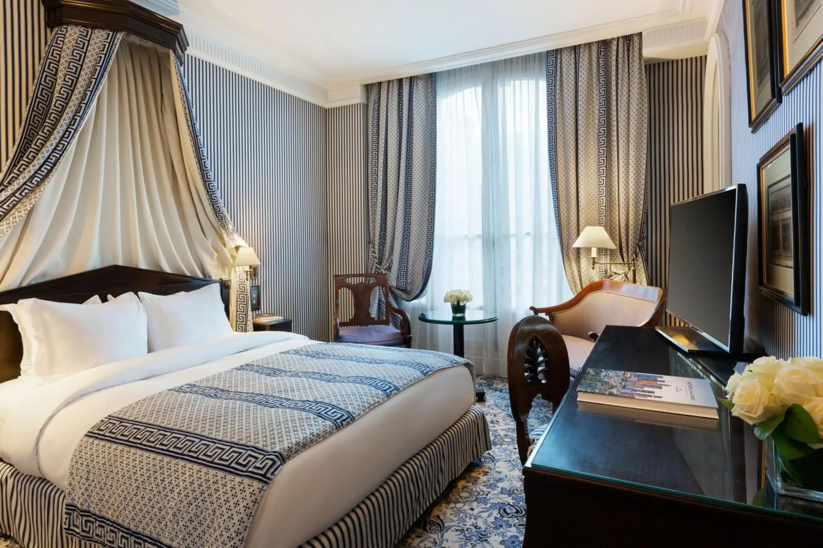 Le Dokhan’s Paris Arc de Triomphe, a Tribute Portfolio Hotel