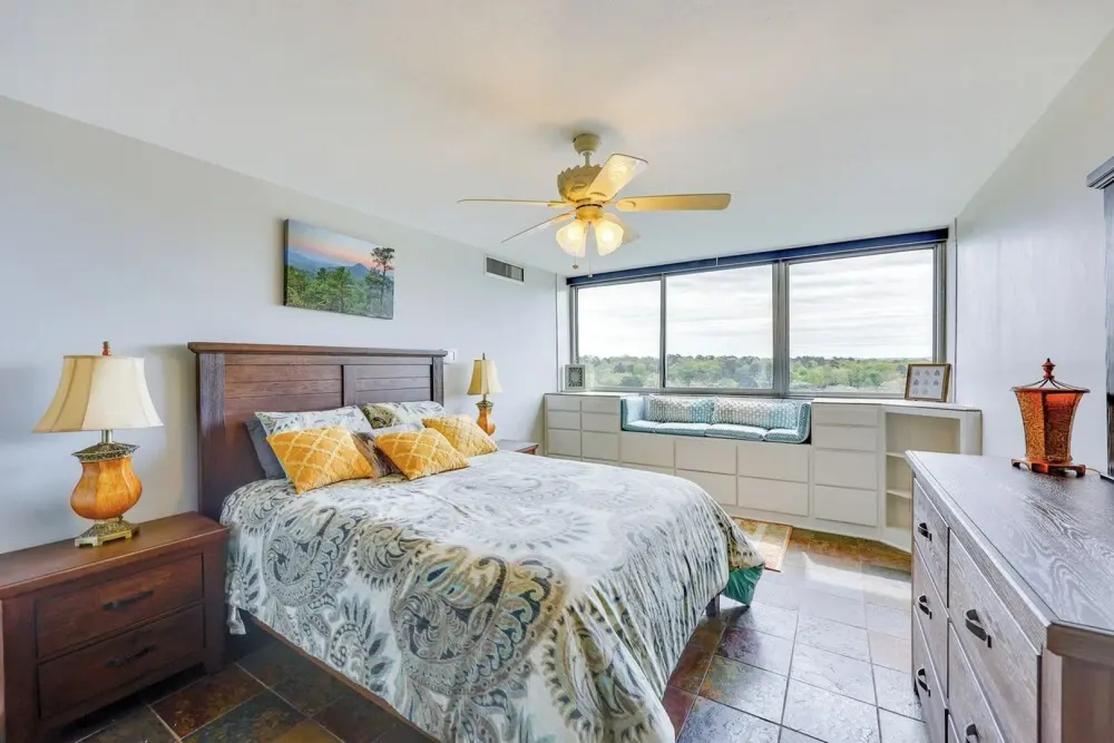 Rorys Roost Hot Springs Condo on Lake Hamilton!