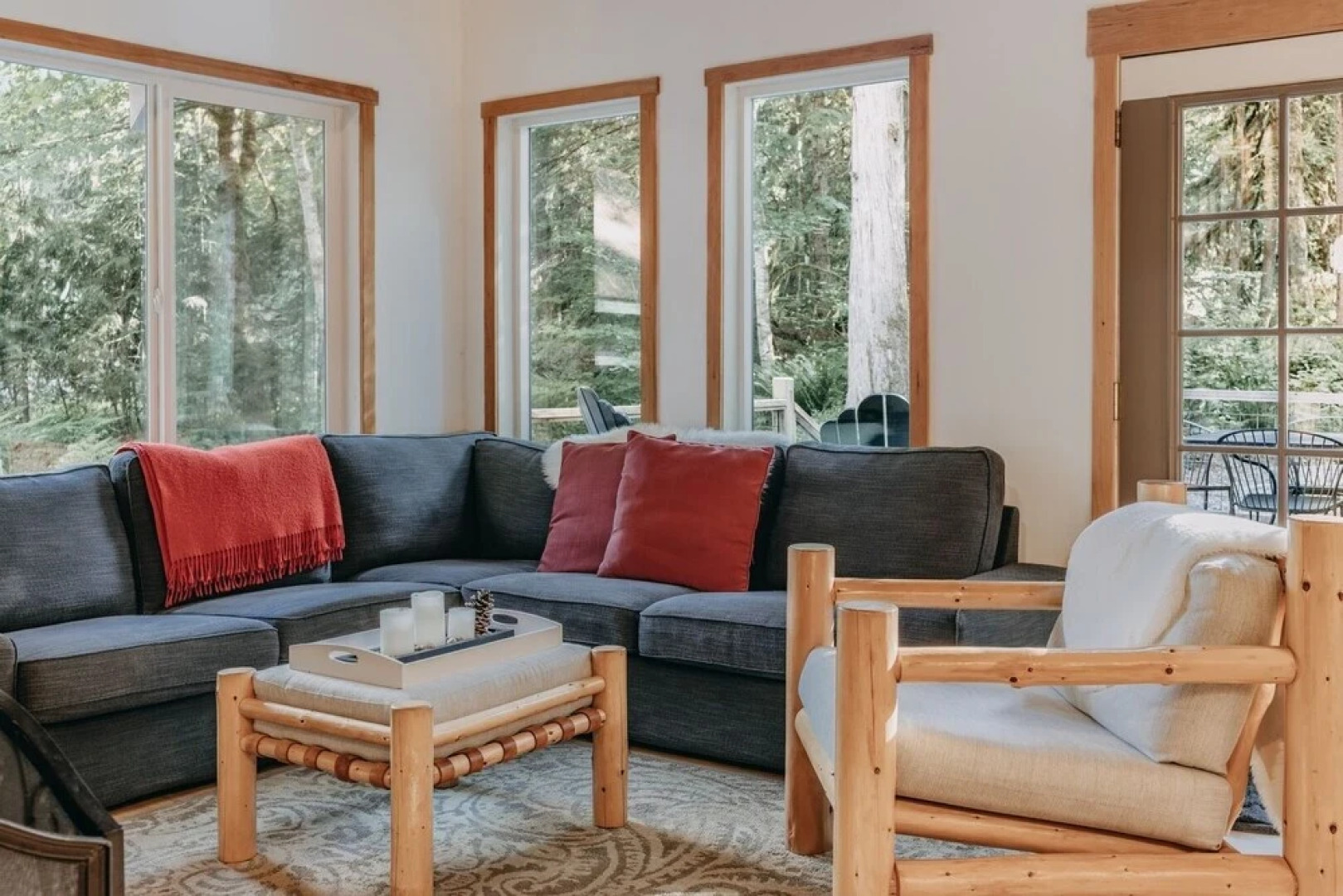 99mbr - Hot Tub - Wifi - Pets Ok - Bbq - Sleeps 6 2 Bedroom Home by RedAwning