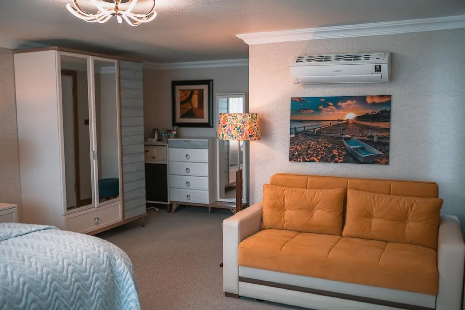 Dolphin Boutique Hotel & Restaurant