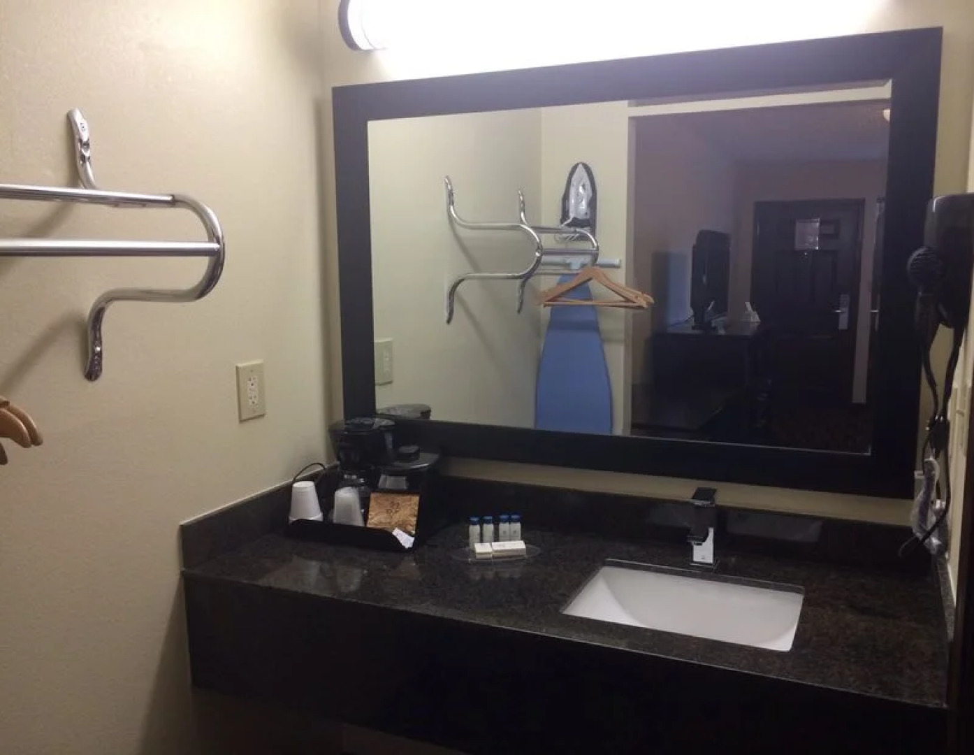 Boarders Inn & Suites Ashland City