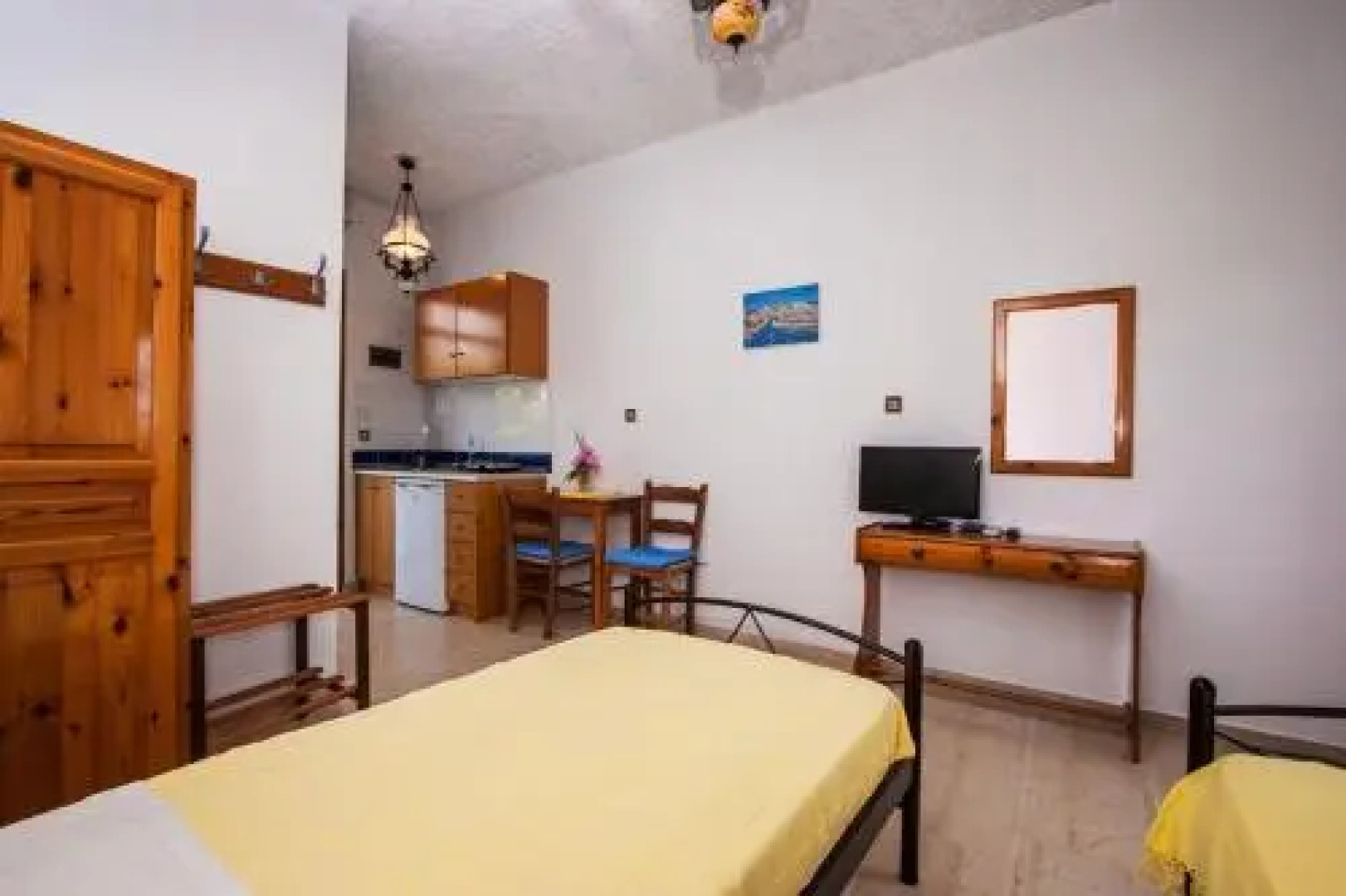 Anemomilos Studios & Apartments