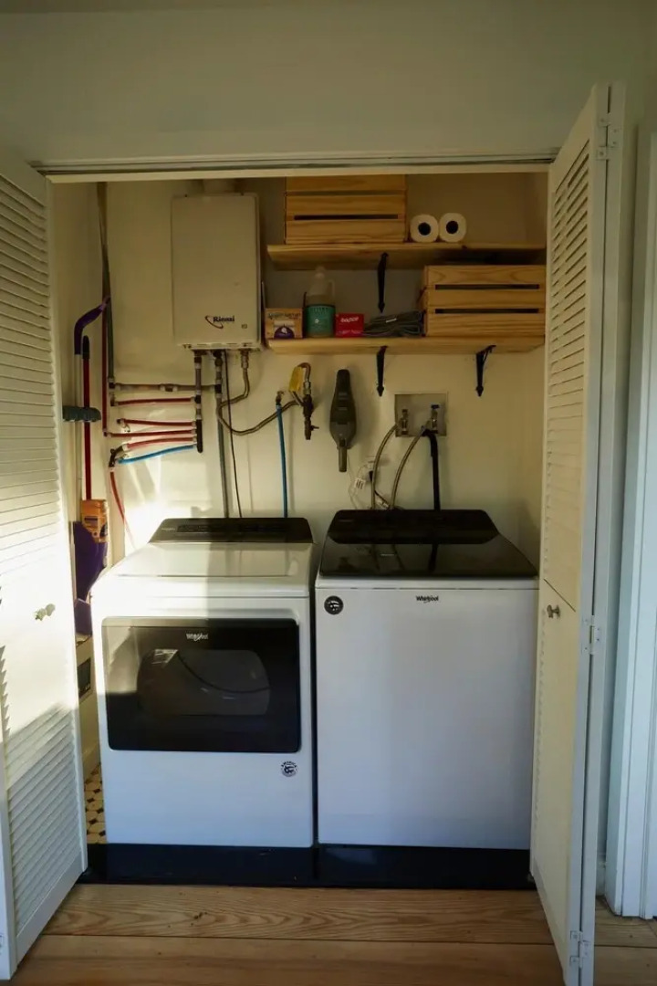 Mountain Retreat w hot tub Near Waterfalls