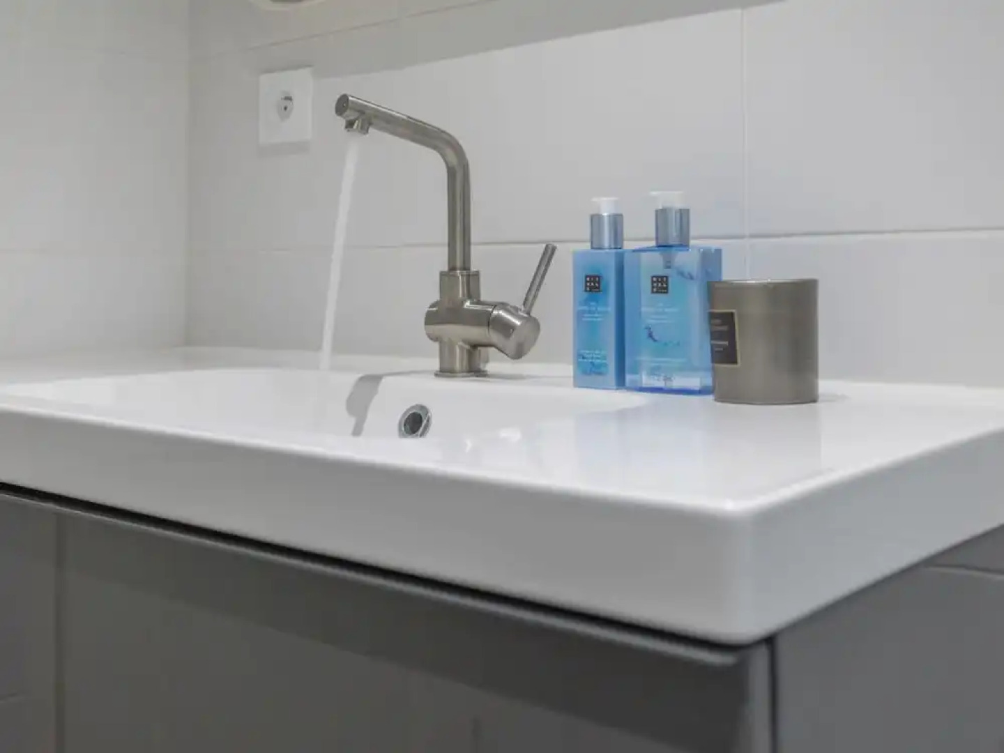 Huge Villa in Montbrun-des-corbières With Swimming Pool