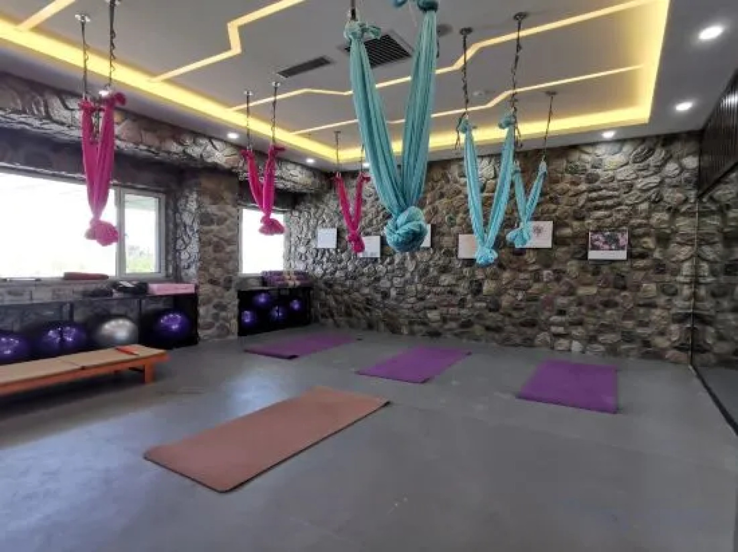 Huoerguosi Yingbin Guest House