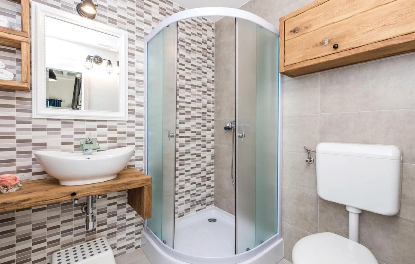 Stunning Home in Jurdani With Wifi and 2 Bedrooms