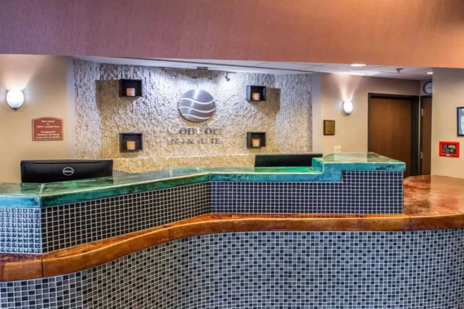 Hometowne Studios & Suites By Red Roof Washington