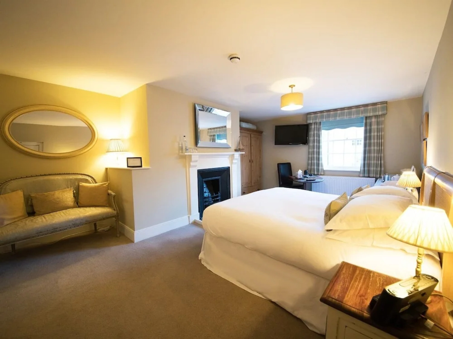 Checkers Pantry With Rooms