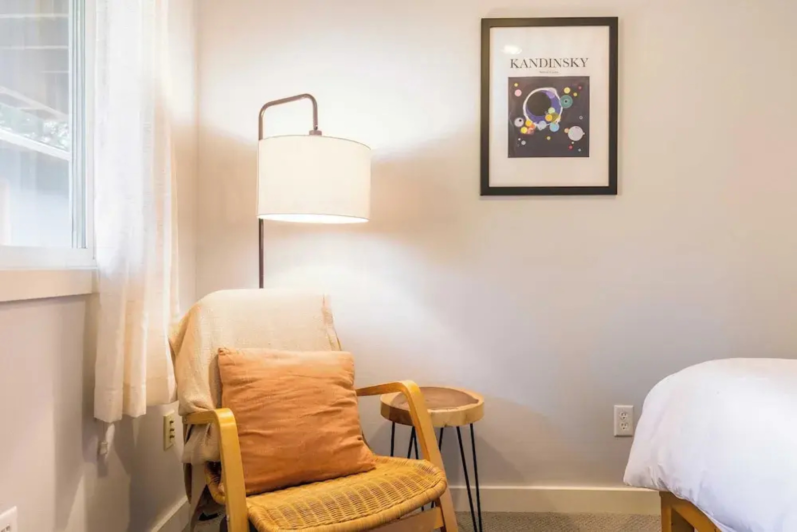 Mid-century Beach Cabin by Avantstay Walk to Beach