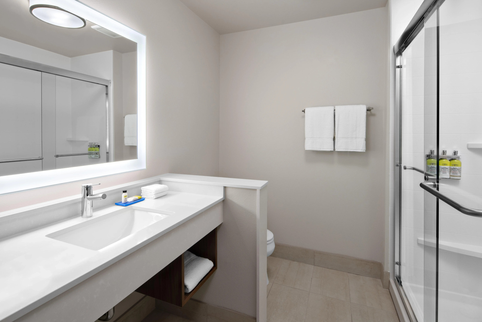 Holiday Inn Express & Suites Elkhorn - Lake Geneva Area by IHG