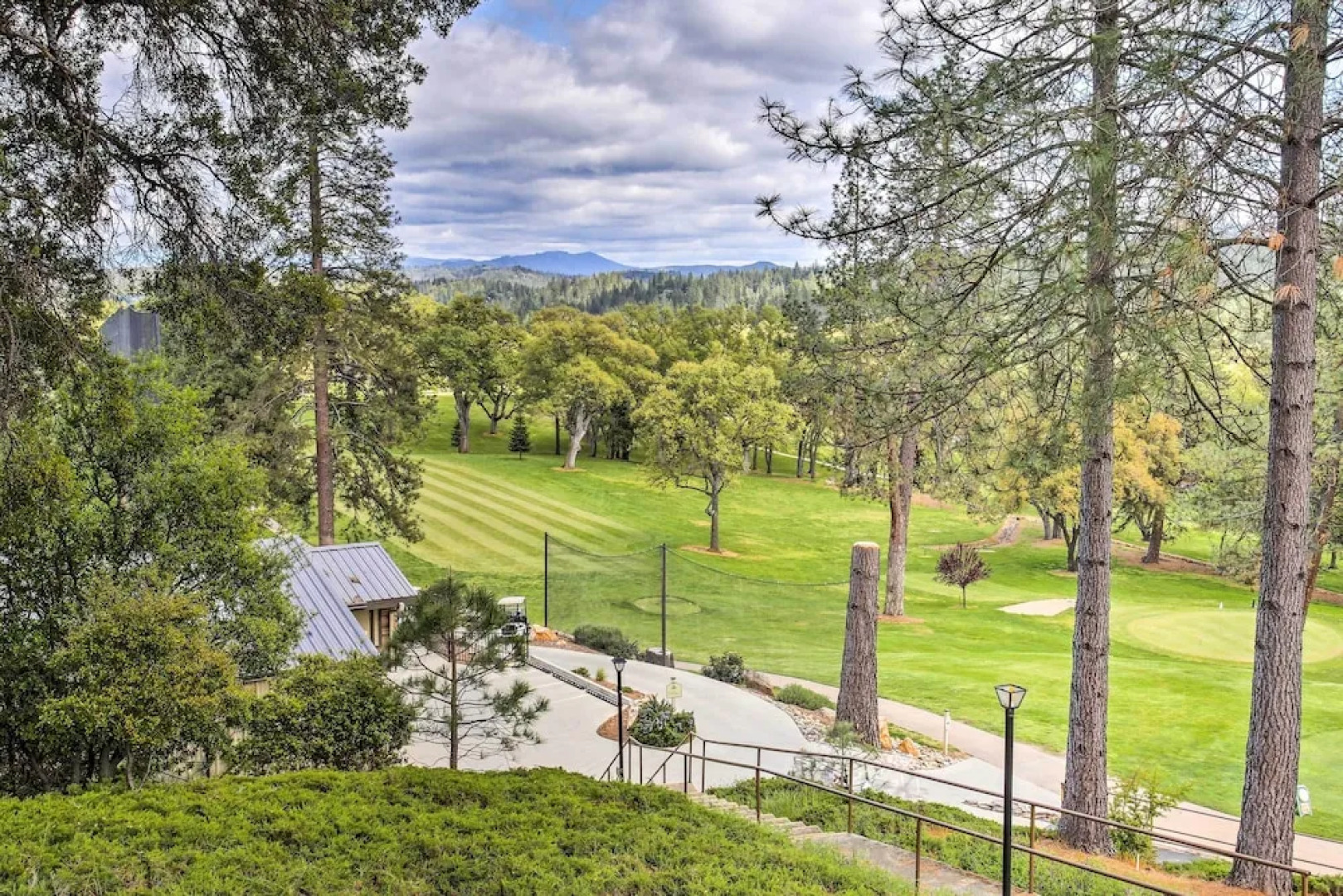 Community Perks: Welcoming Groveland Home