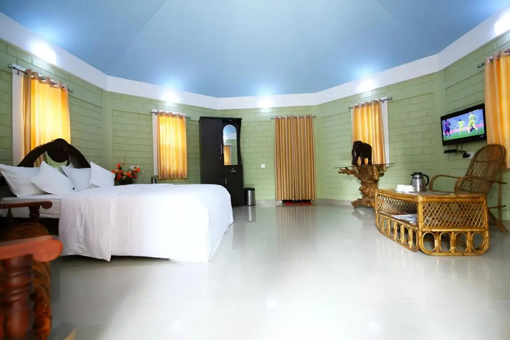 Karapuzha Lakeshore Resort