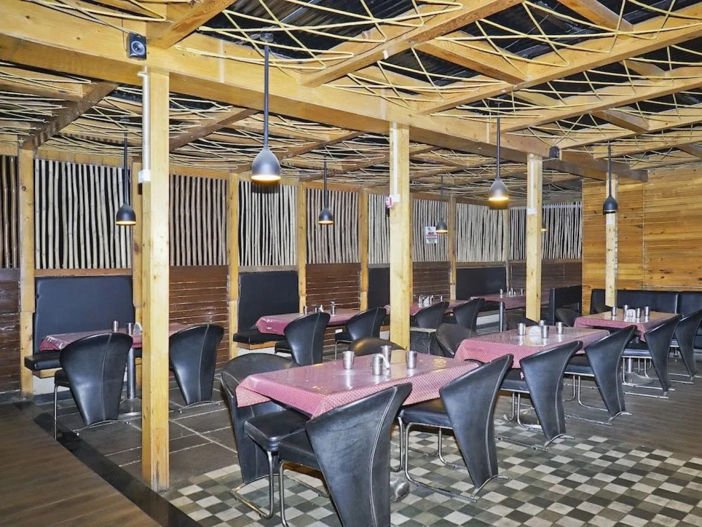 OYO 23524 Shades Of Royal