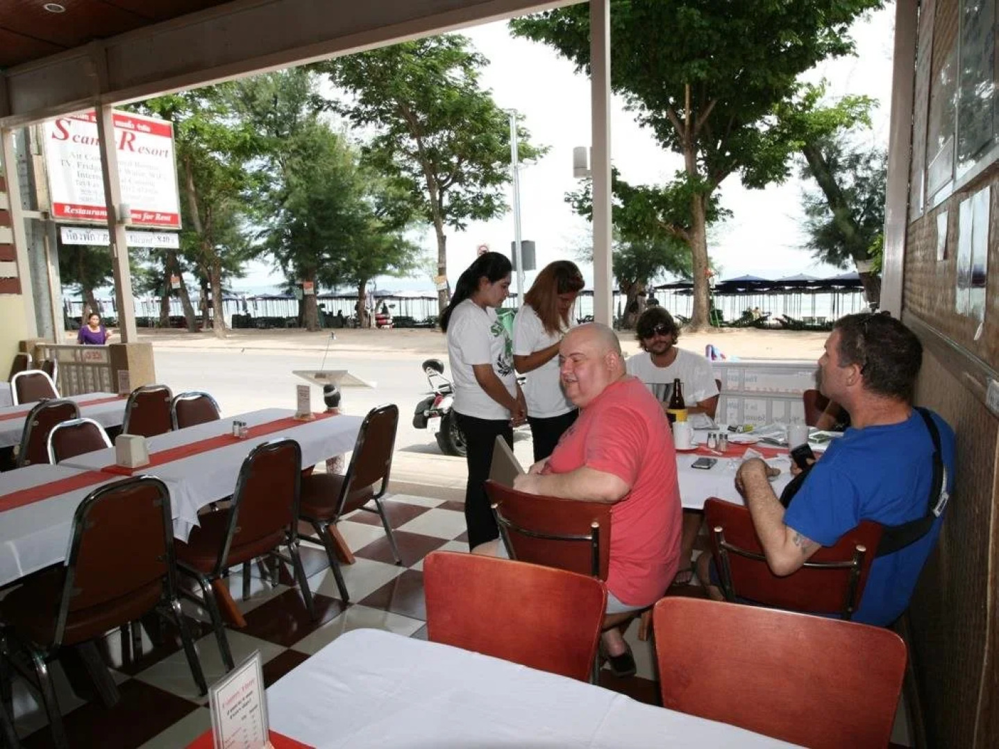 Beachfront Hotel Cha Am