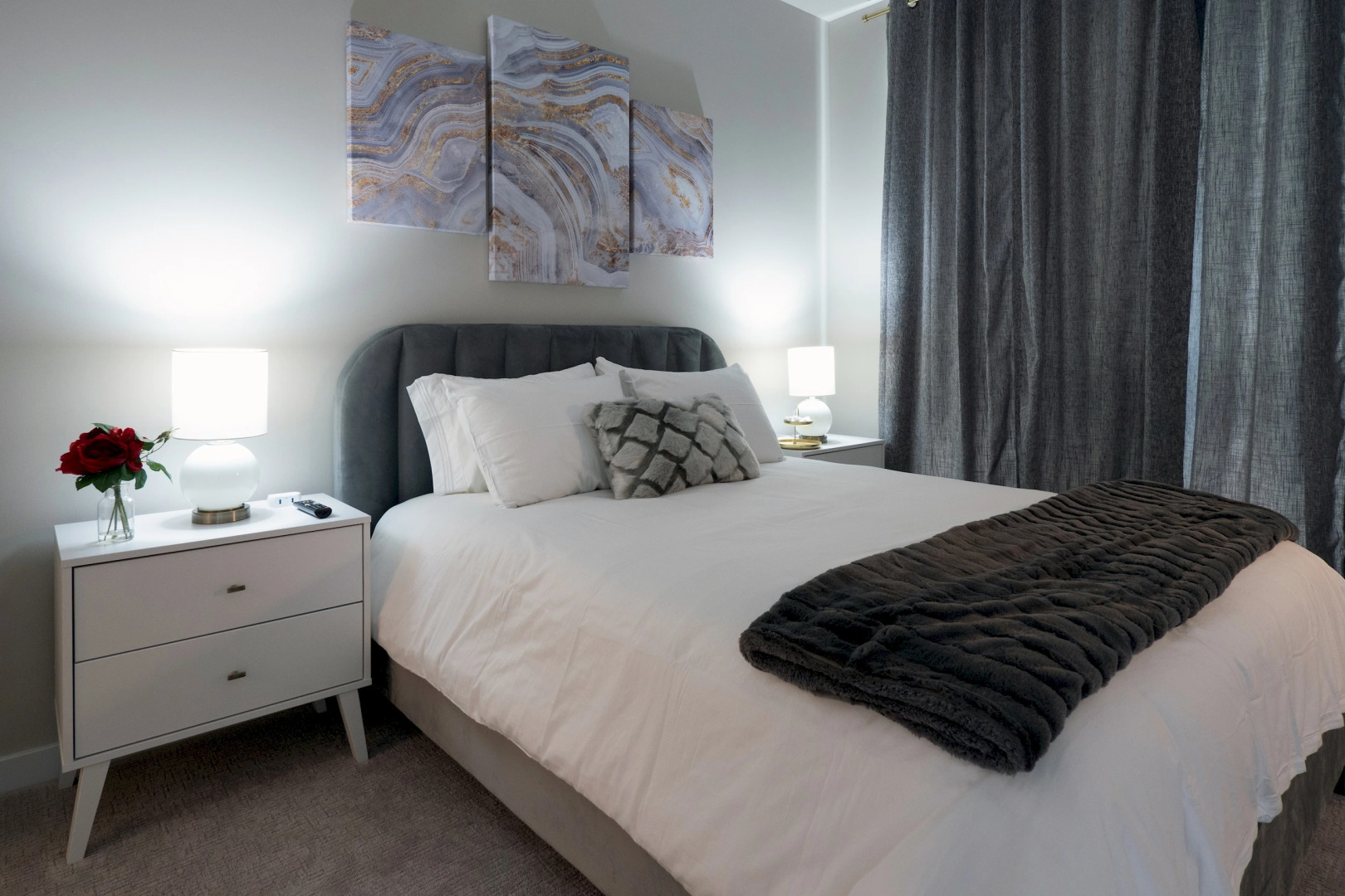 Luxurious 2BR - 2Bath W/ Gym | Downtown at Yale