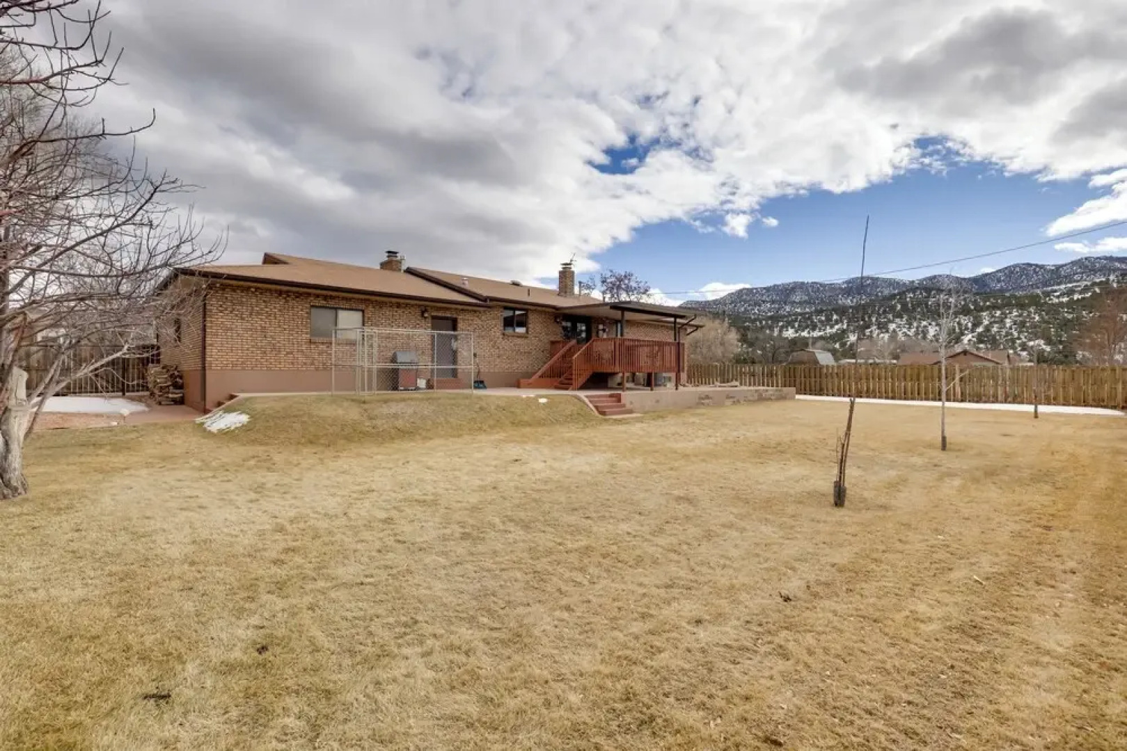 Parowan Escape With 2 Game Rooms, Deck & Yard!